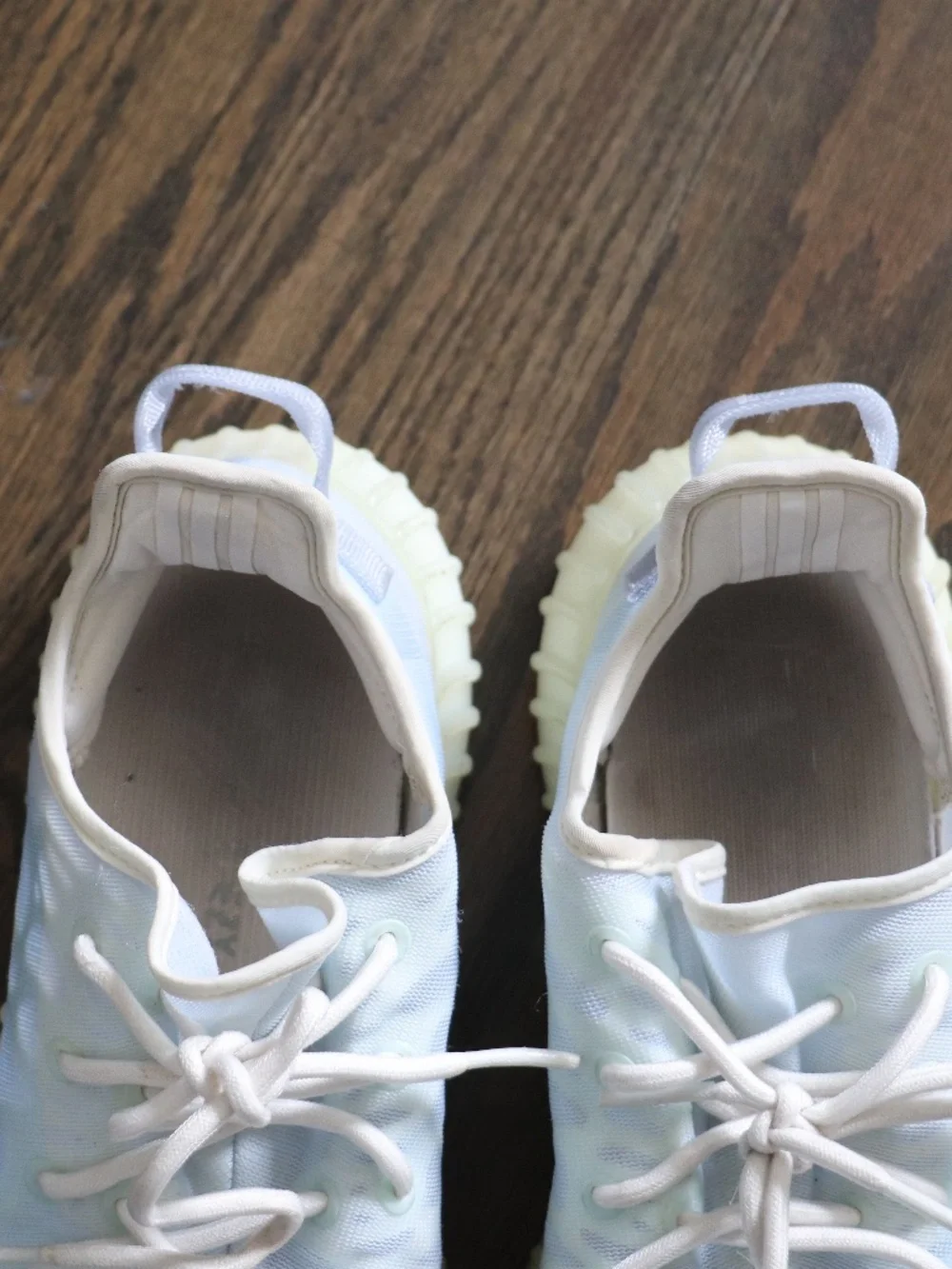 Adidas Yeezy Boost 350 V2 Mono Ice Low Top Athletic Sneaker Size 11 White Blue - Picture 15 of 16